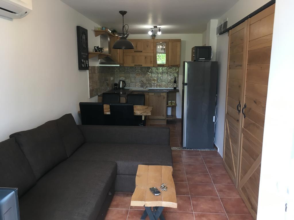 Ferienwohnung Buongiorno Garden Warna Exterior foto