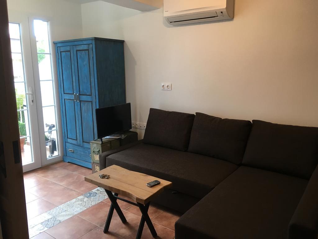 Ferienwohnung Buongiorno Garden Warna Exterior foto